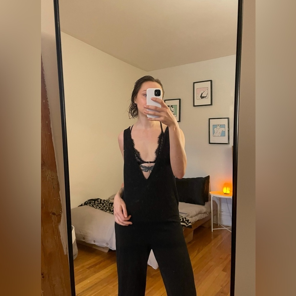 Sleeveless Plunging V-neck Jumpsuit – XS/S